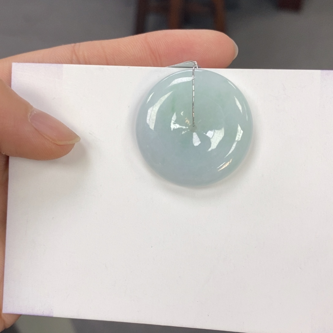 翡翠颈饰未镶嵌平安扣