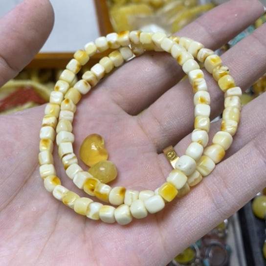 未镶嵌蜜蜡裸石多样性发货其一