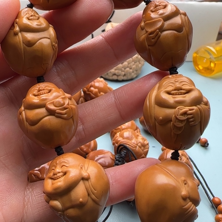 橄榄核手串雕刻工艺