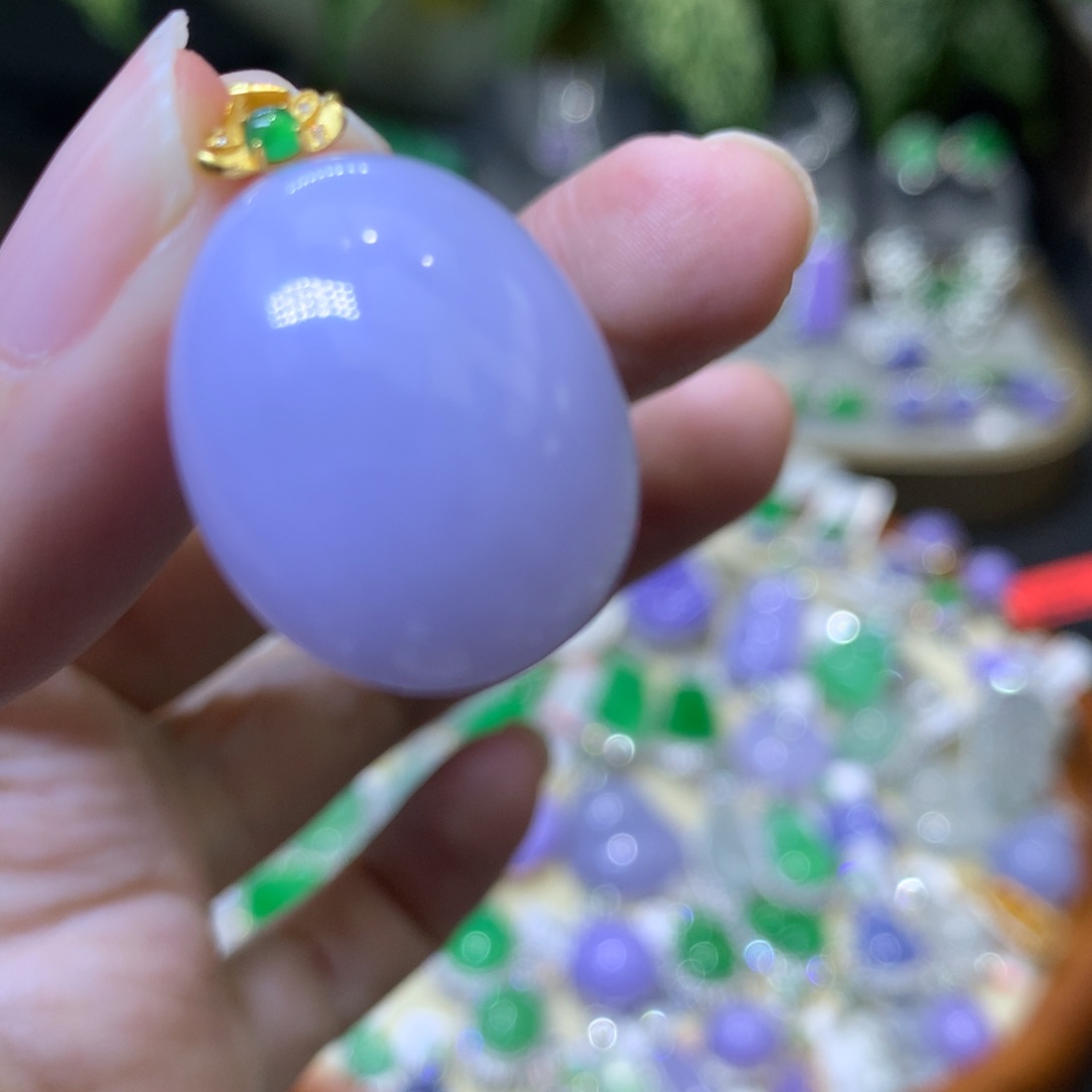 颈饰18K金镶嵌翡翠