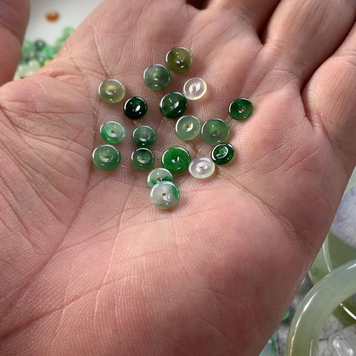 定制翡翠未镶嵌纯****）翡翠