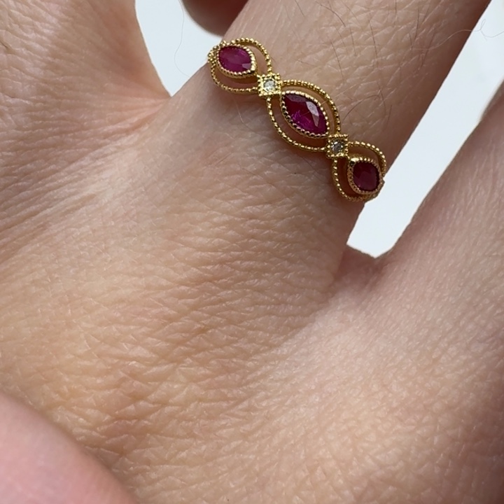 红宝石18K金镶嵌戒指