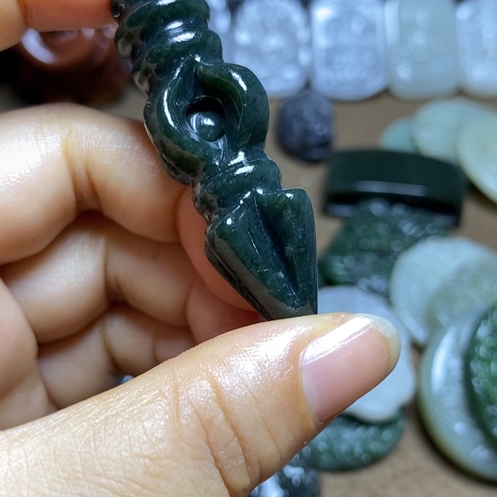 和田玉未镶嵌颈饰