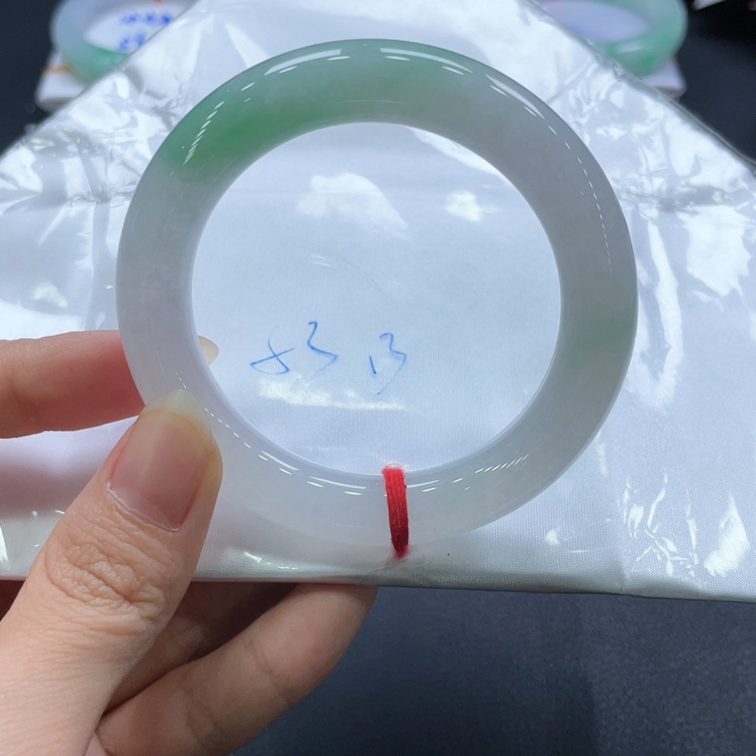 翡翠手镯未镶嵌翡翠手镯