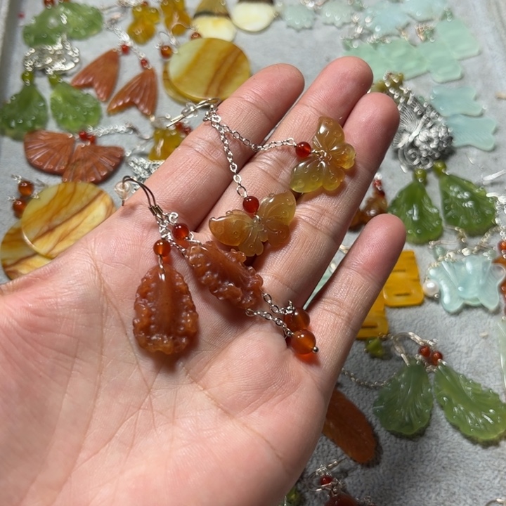 蛇纹石玉合金吊坠