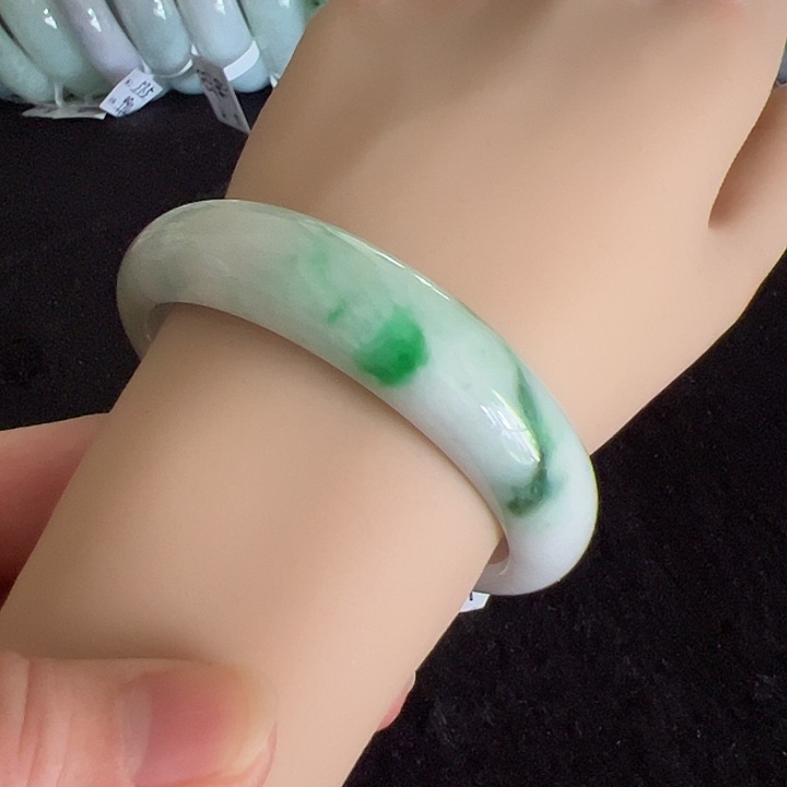 翡翠未镶嵌手镯编号88191圈口57.3