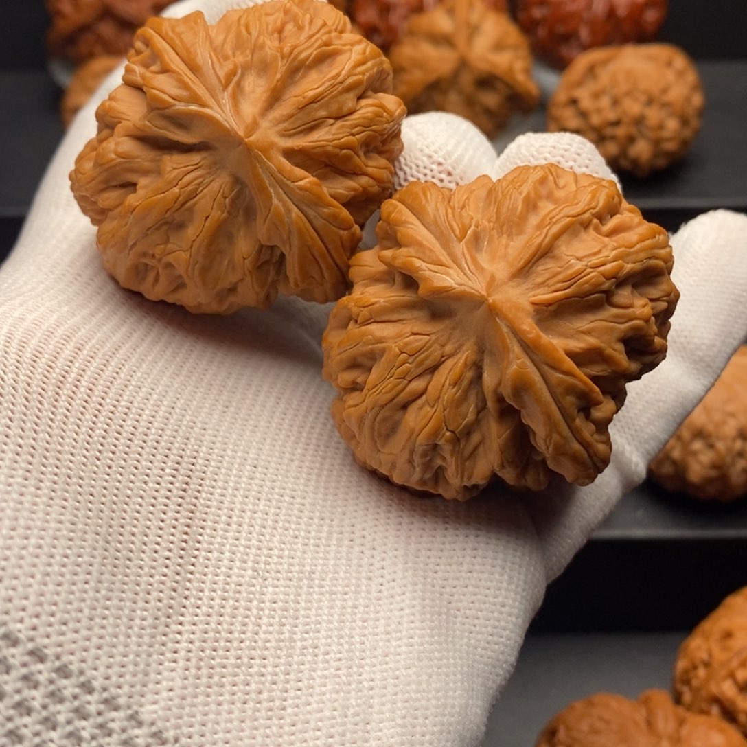 太***鐏文玩核桃把件47尺全品红锦鲤