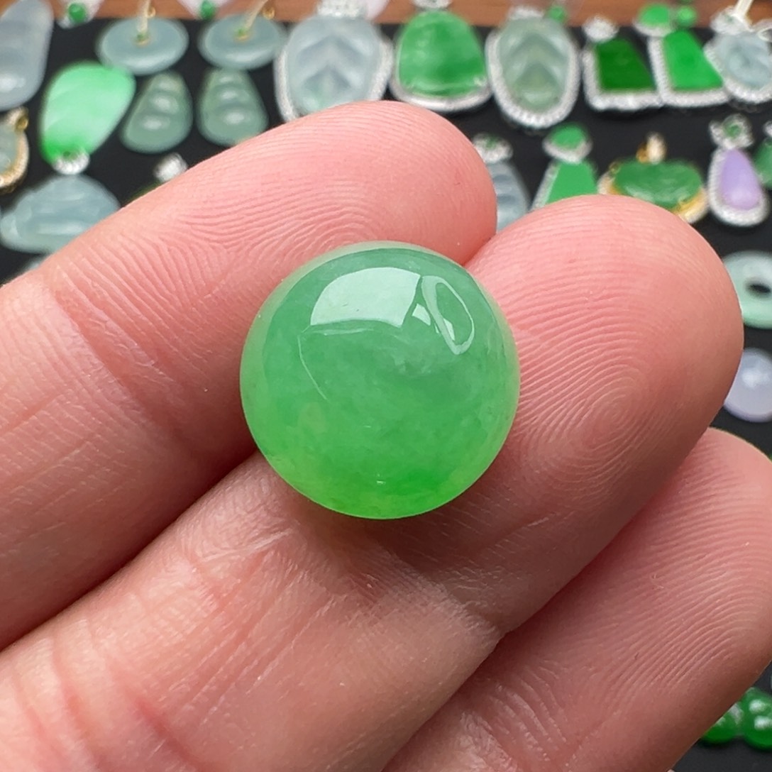 翡翠颈饰未镶嵌蛋面13.3