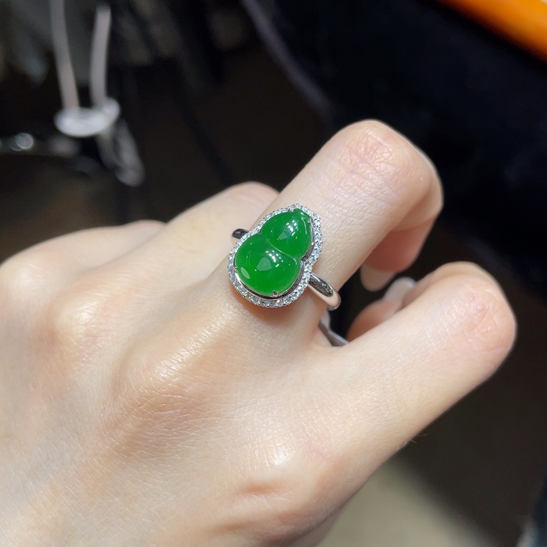 翡翠18K金镶嵌颈饰天然缅甸翡翠a货