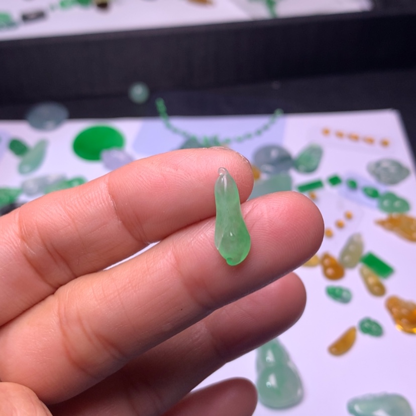 【闪购商品】翡翠颈饰未镶嵌花