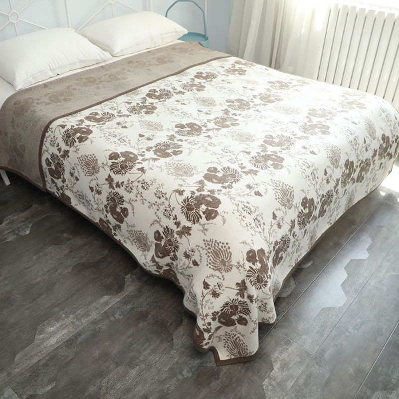 纯山羊绒针织毯双人加厚加大白底咖花柔软亲肤保暖防潮双人毯