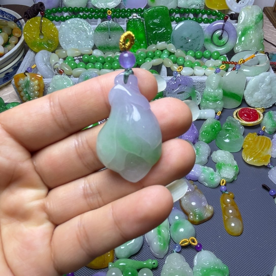 翡翠未镶嵌颈饰吊坠 