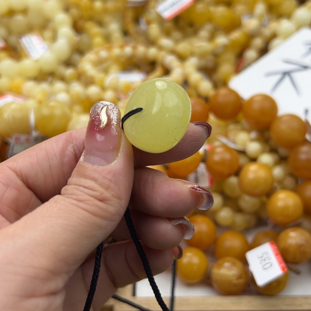 琥珀珠宝奇石未镶嵌