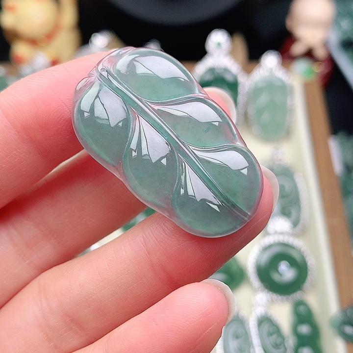 颈饰未镶嵌翡翠吊坠