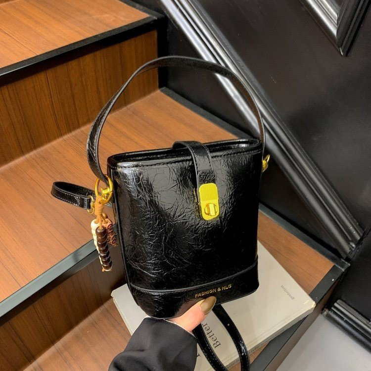 高级感小众水桶斜挎包新款时尚百搭手提水桶包5086