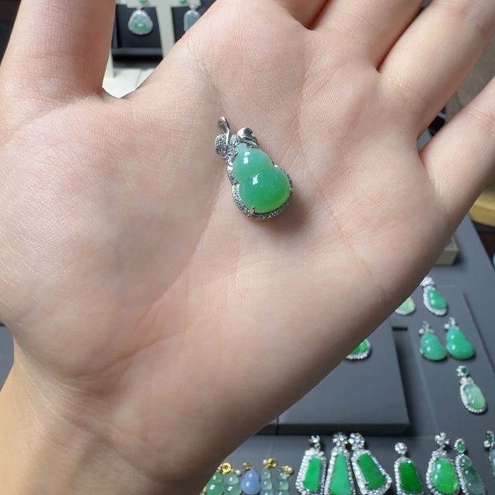 颈饰银S925镶嵌翡翠