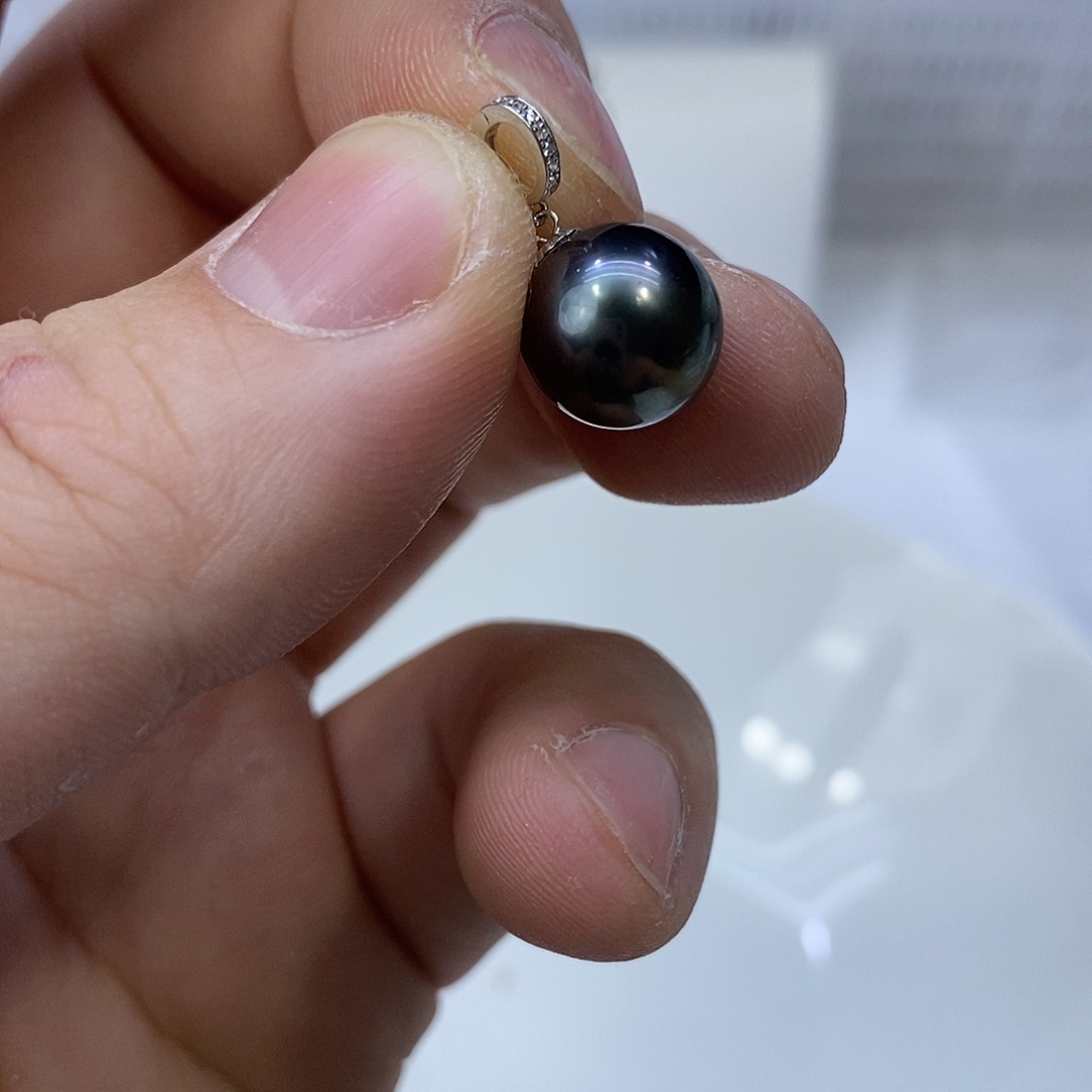 18K金镶嵌颈饰海水珍珠