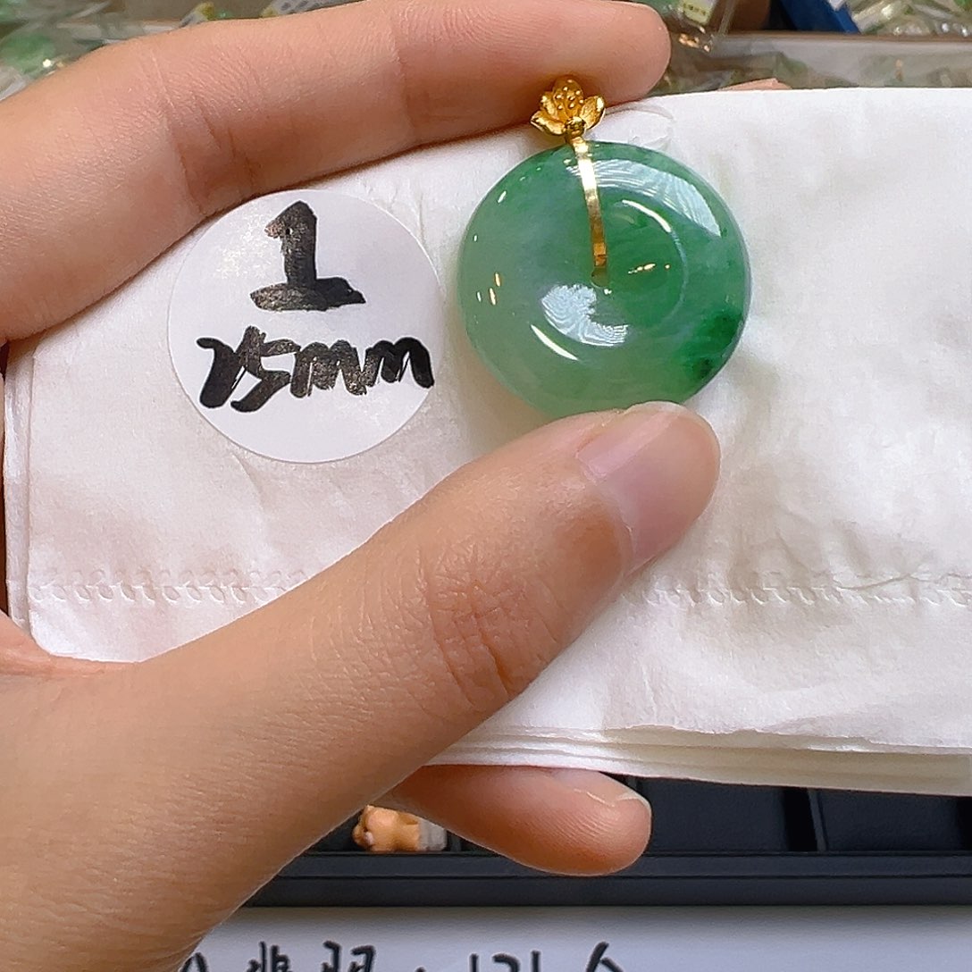 翡翠18K金镶嵌颈饰翡翠