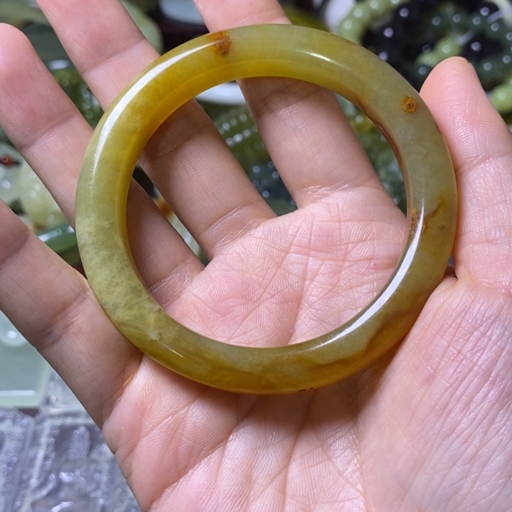 岫玉岫玉手镯未镶嵌开*?