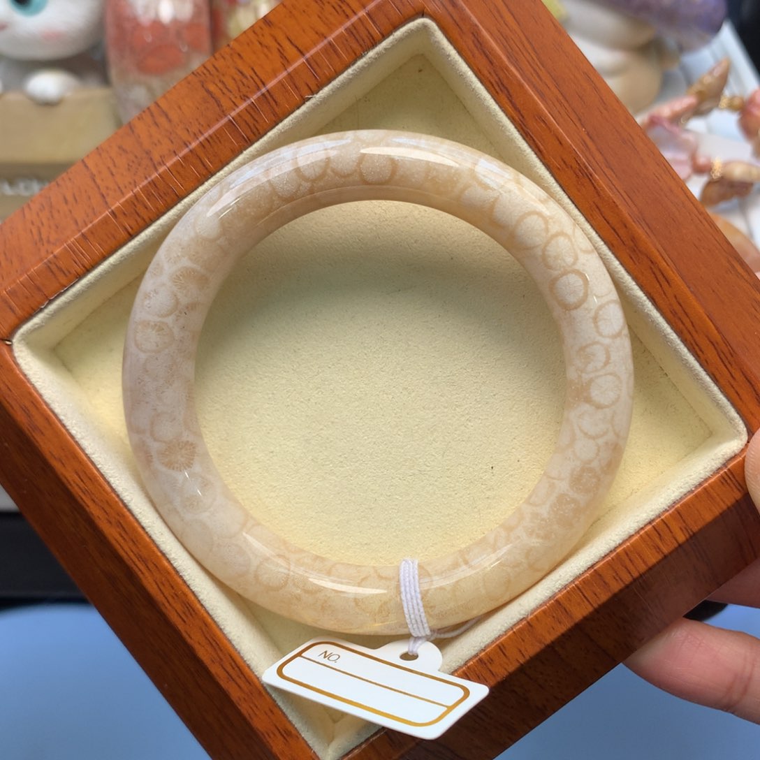 硅化珊瑚（珊瑚玉）手镯未镶嵌56口果冻