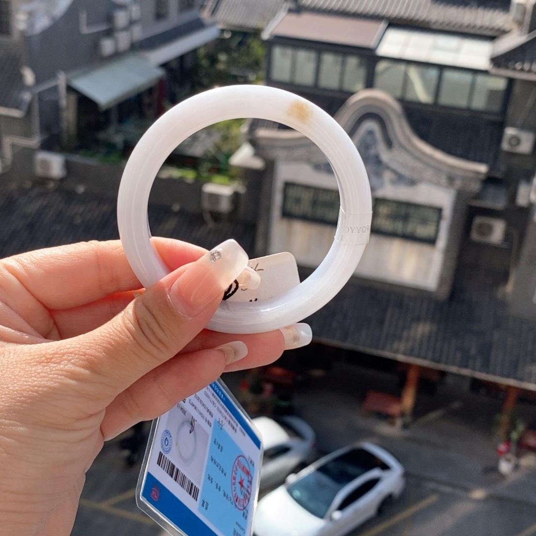 翡翠手镯未镶嵌55圈口