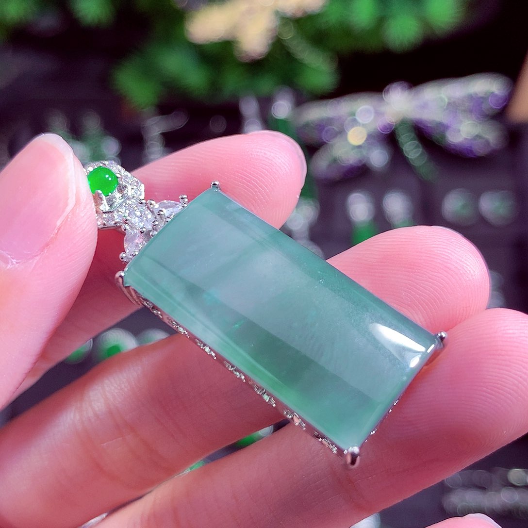 颈饰未镶嵌翡翠天然