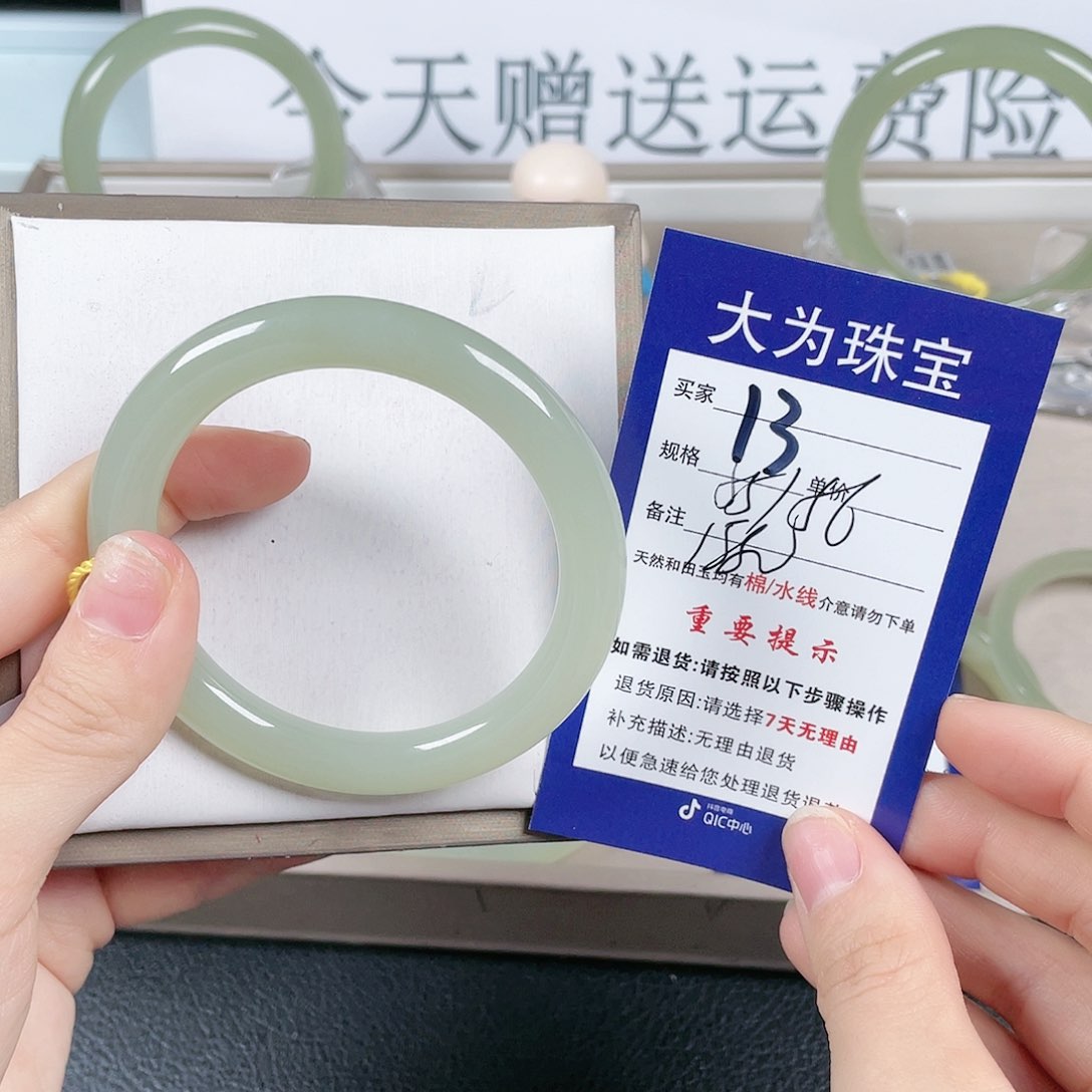 和田玉手镯未镶嵌