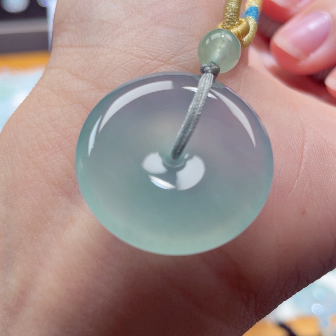 颈饰未镶嵌翡翠平安扣