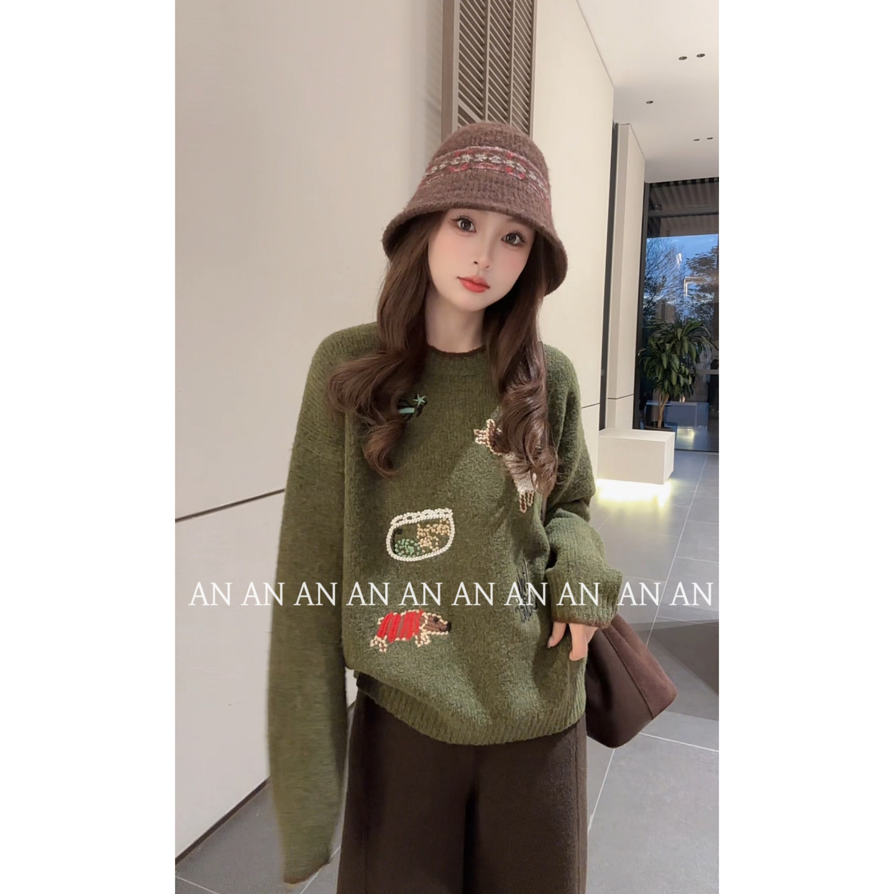 C11043复古洋气创意感宽松慵懒风绿色趣味卡通小猫图案毛衣