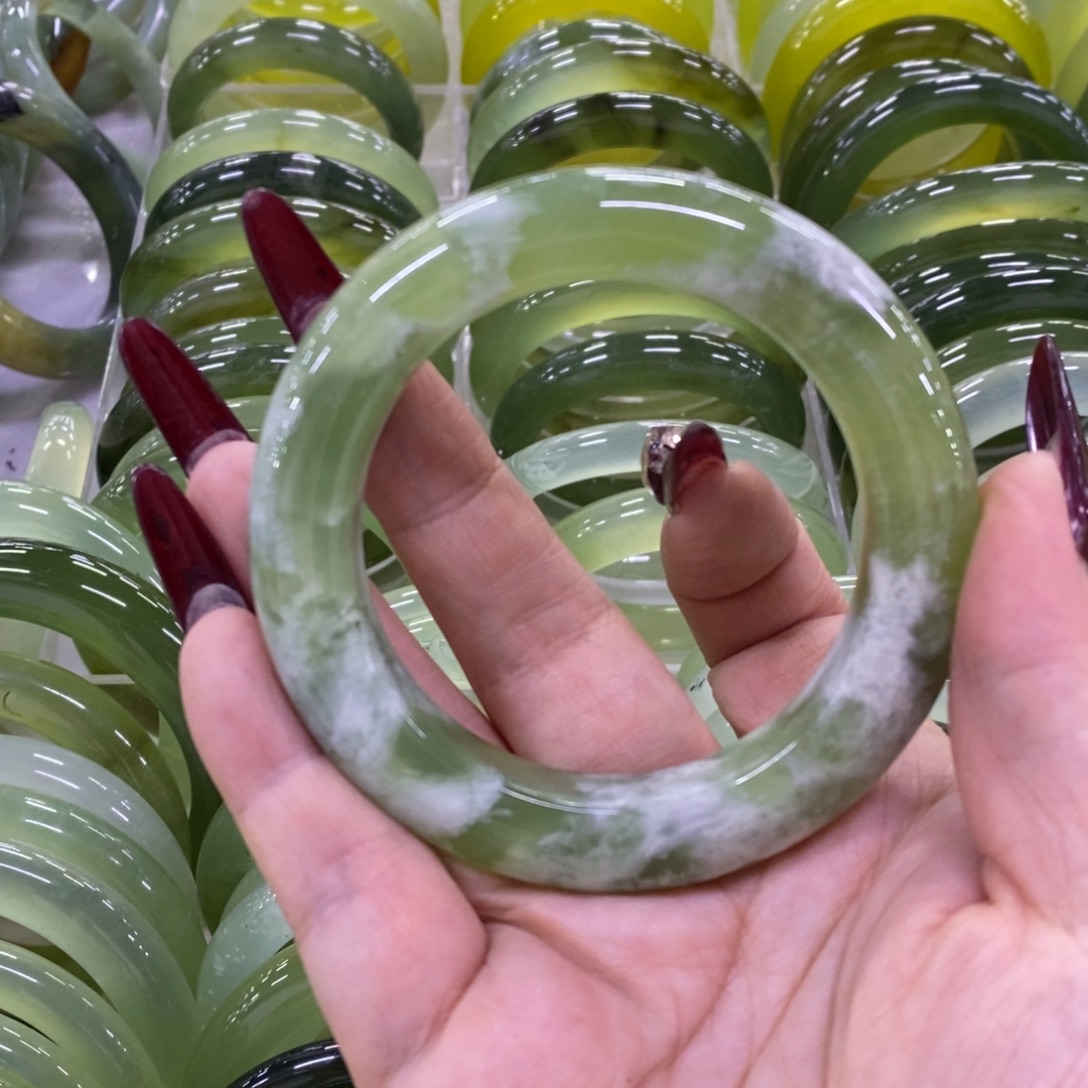 蛇纹石玉未镶嵌手镯