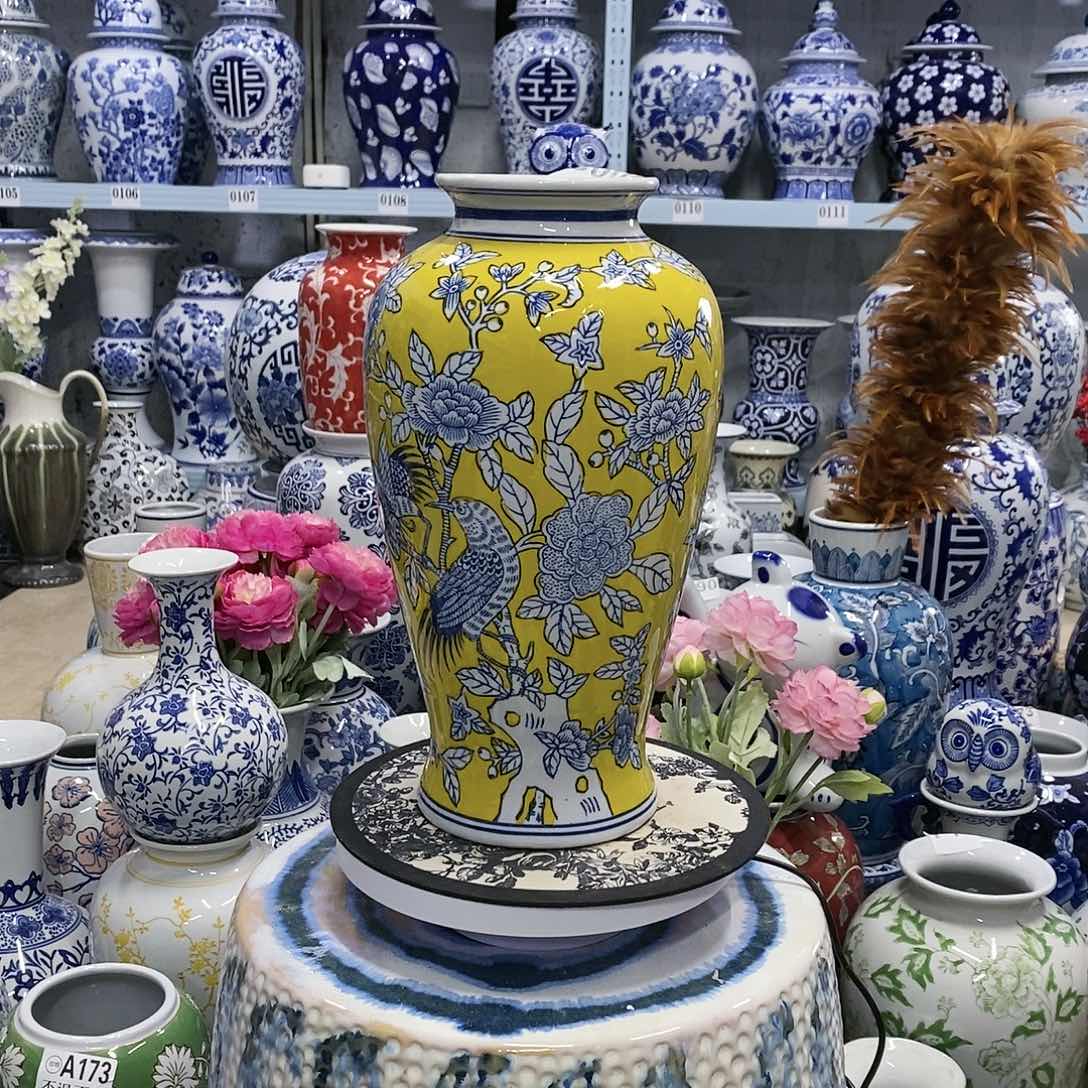 【闪购商品】摆件黄釉色美人瓶瓷器………………………………