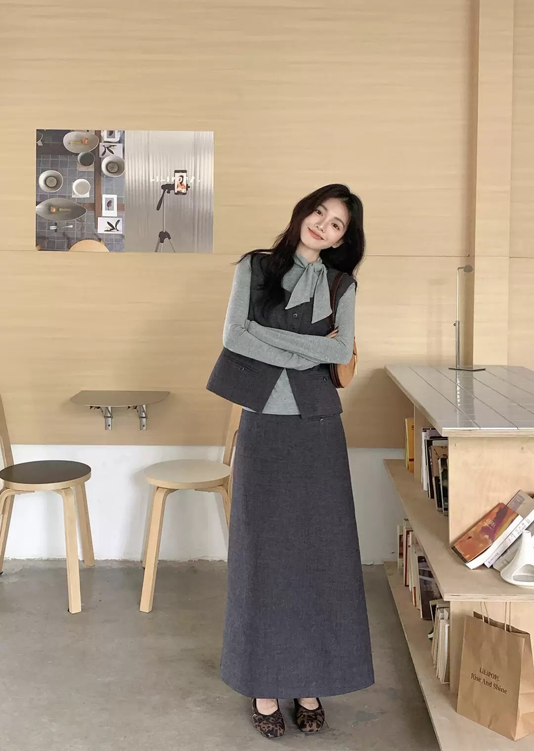 法式气质马甲套装女2025年秋季新款显瘦系带打底衫半身裙子三件套