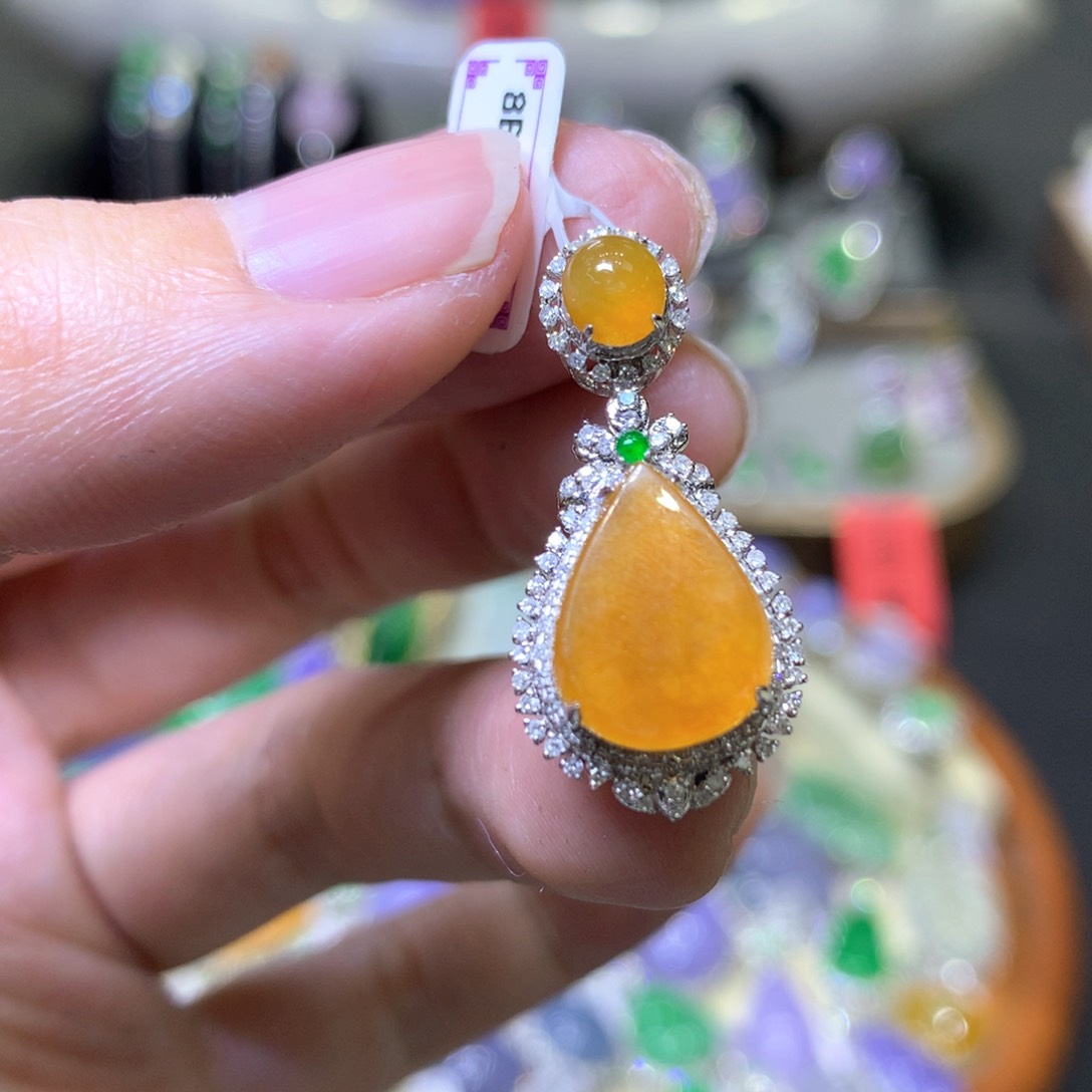 【闪购商品】翡翠颈饰18K金镶嵌翡翠吊坠项链