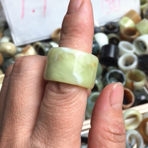 蛇纹石玉合金戒指