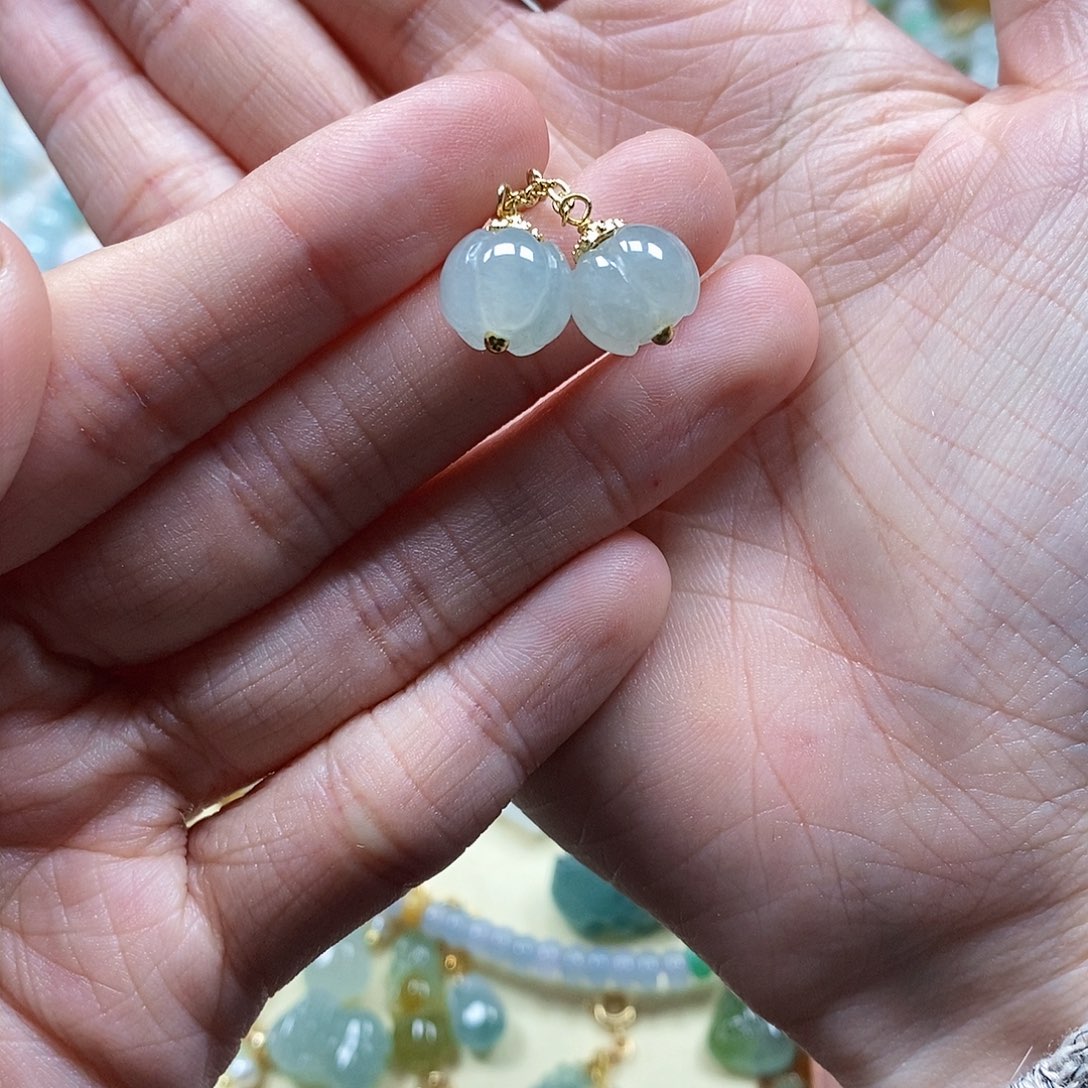 翡翠颈饰未镶嵌闪