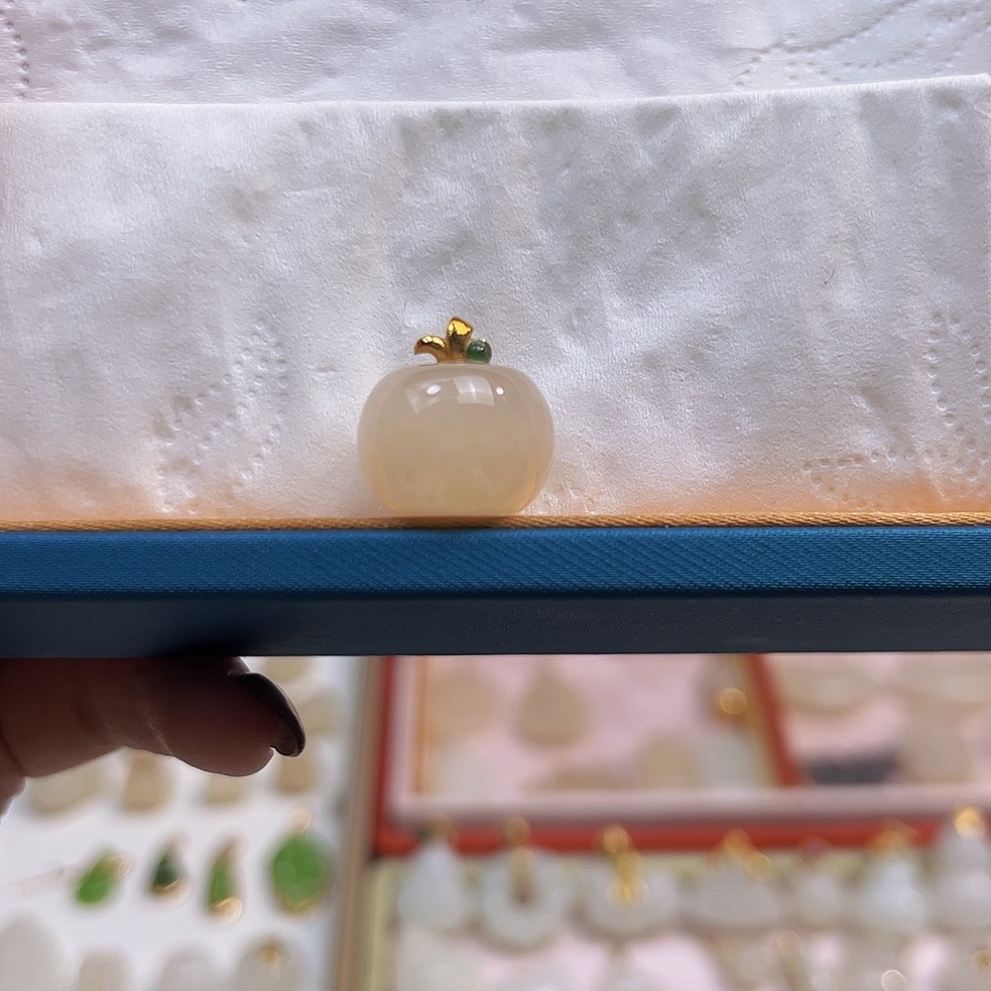 和田玉18K金镶嵌吊坠(不含链)