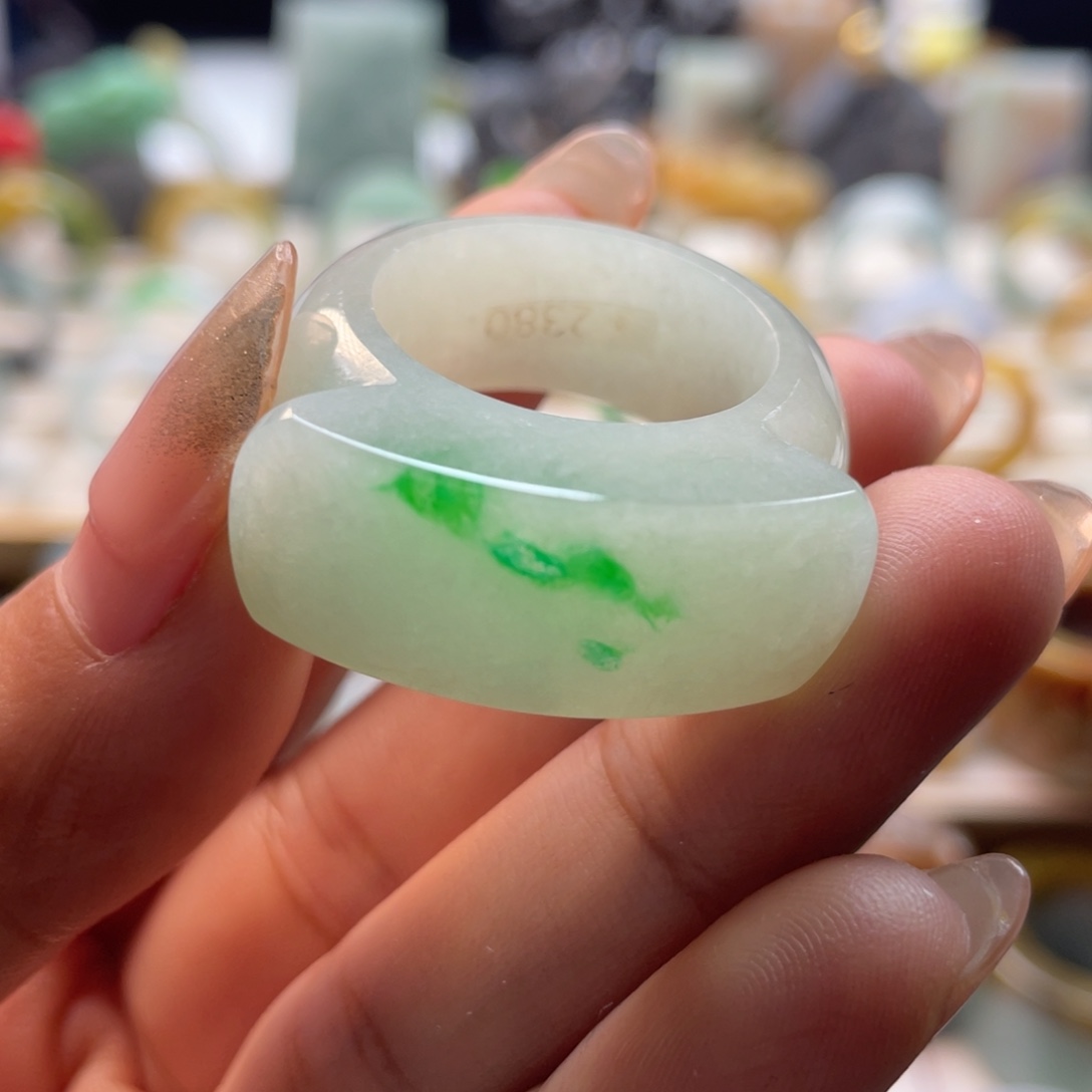 定制翡翠未镶嵌戒指