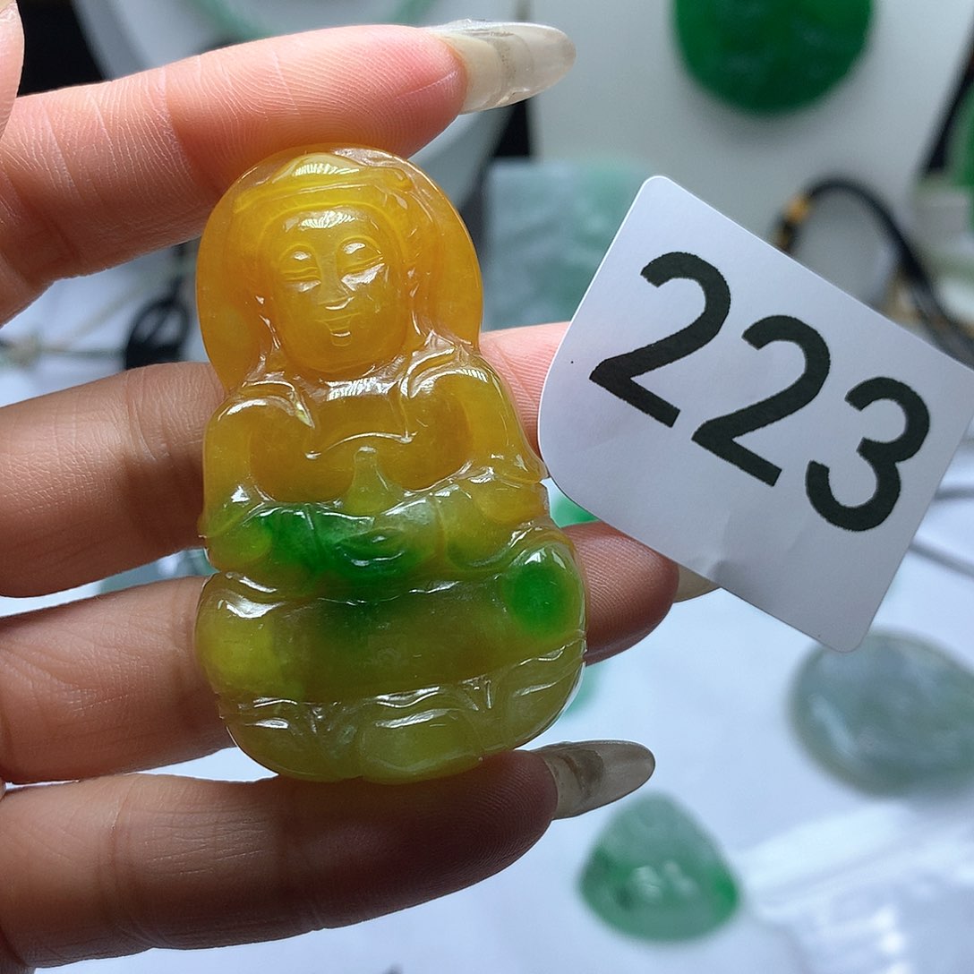 翡翠吊坠(赠链)未镶嵌