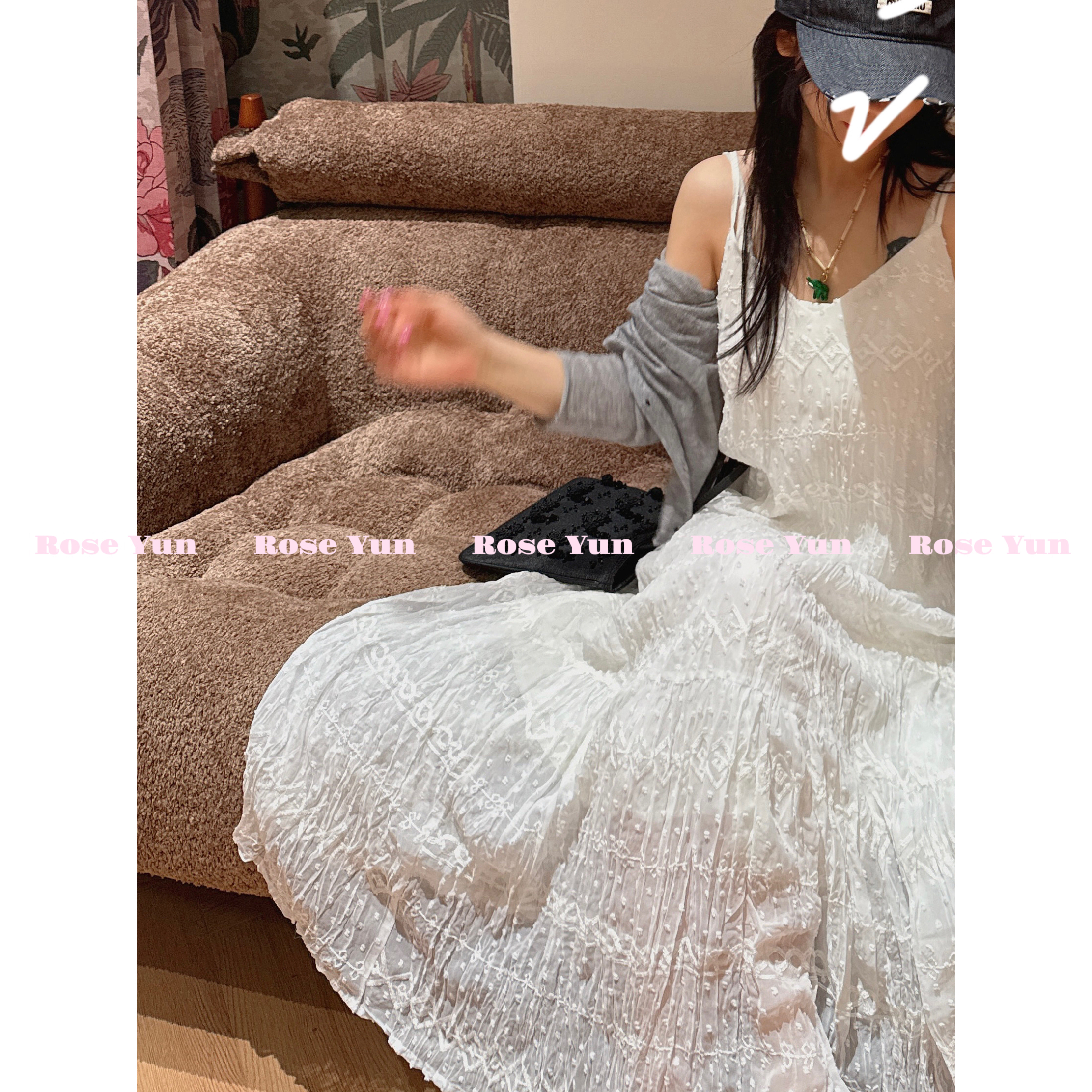 【Rose Yun】浪花岛 V领肌理感吊带连衣裙 JY045325