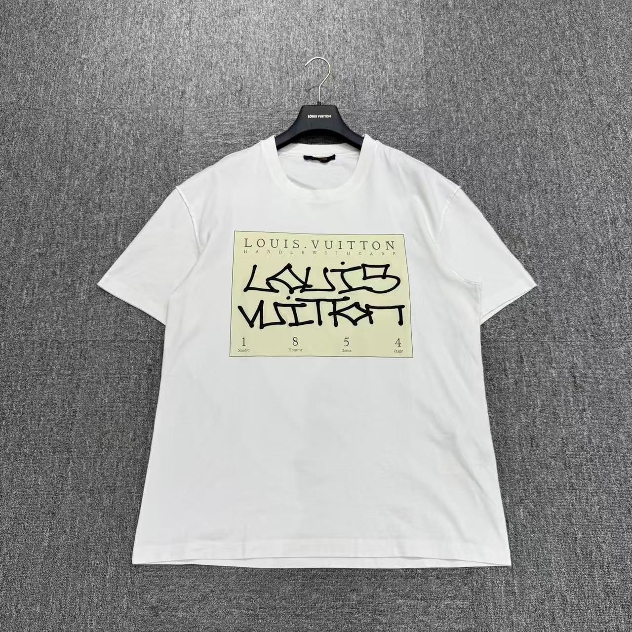 未使用 LouisVuitton/路易威登 17113  刺绣字母短袖 尺码：xxl码