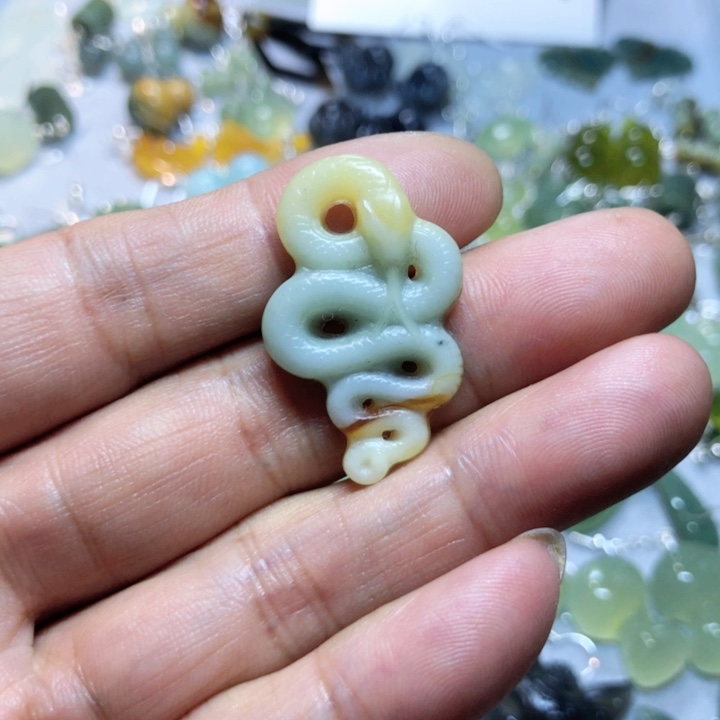【闪购商品】蛇纹石玉挂件未镶嵌