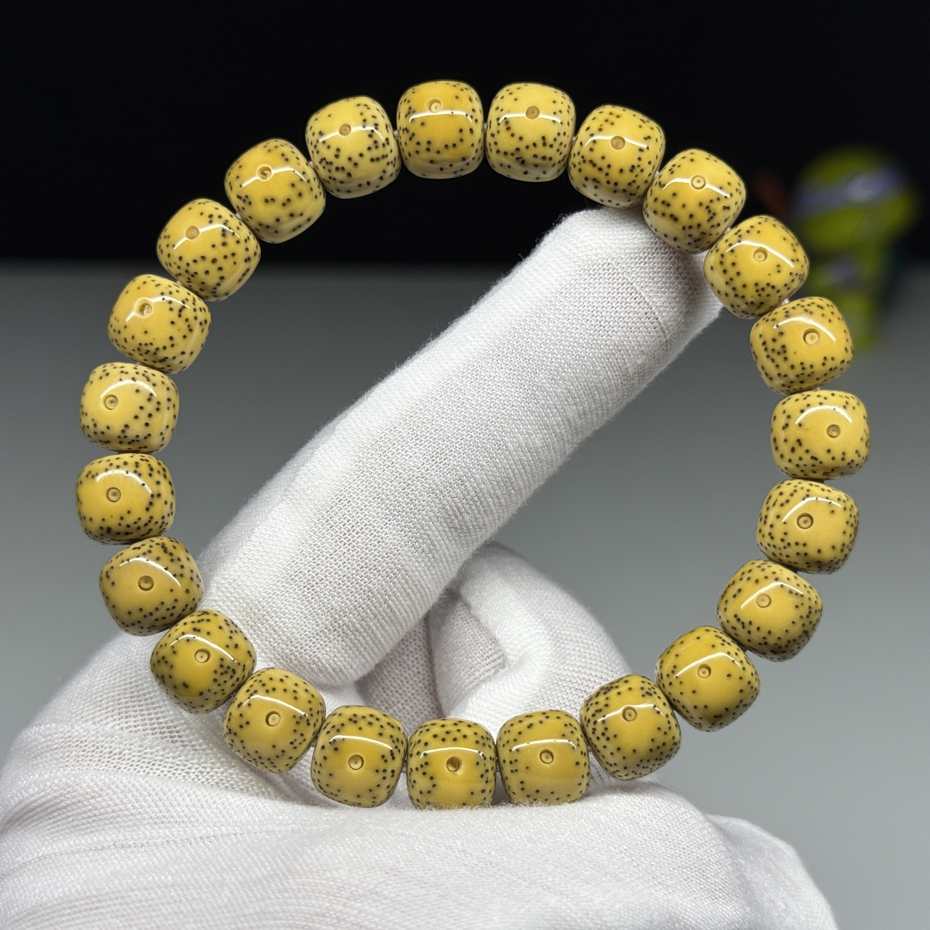 星月菩提手串 10X9 正月双留白老型桶珠 同枝石玉骨瓷白料 已打底