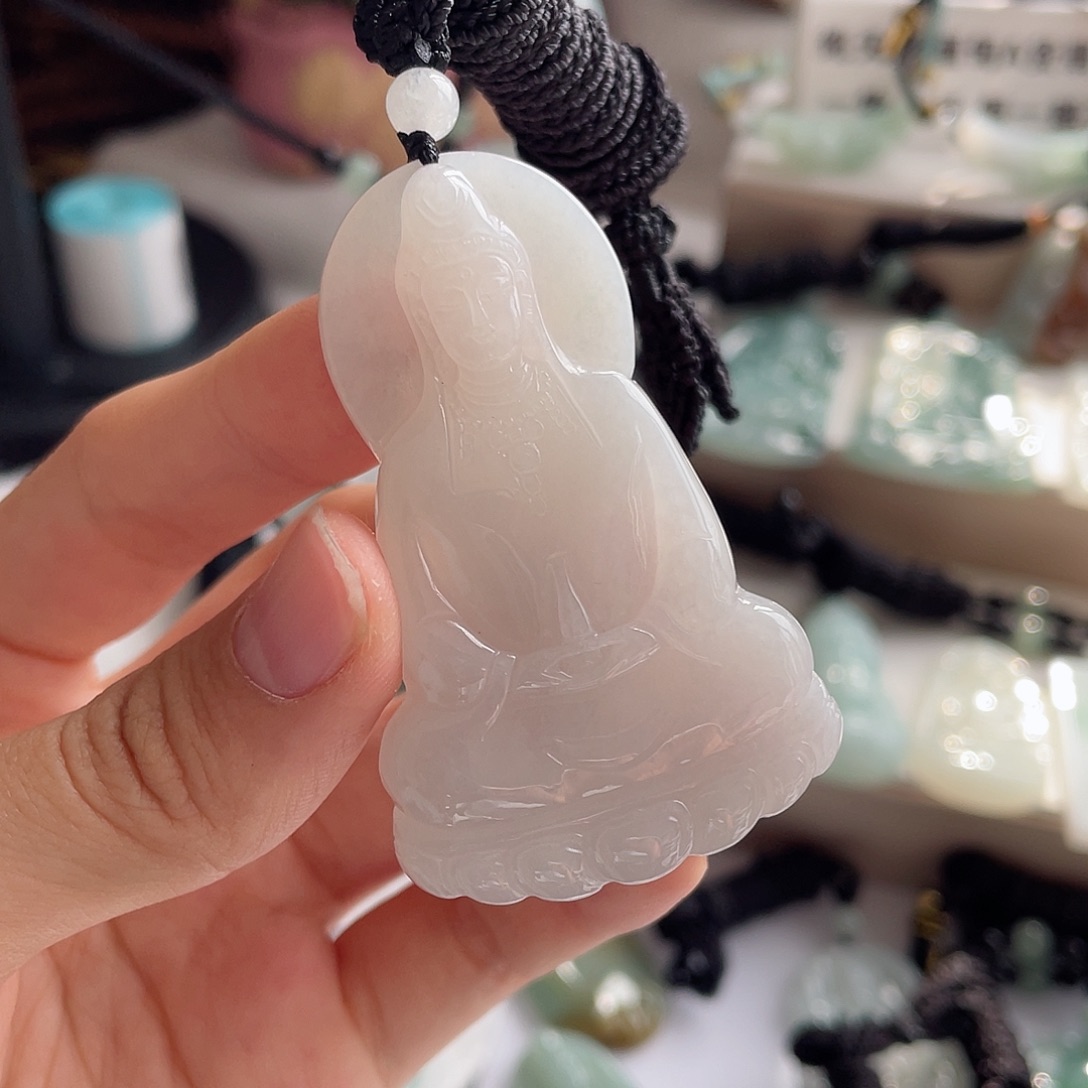 翡翠未镶嵌颈饰素衣观音