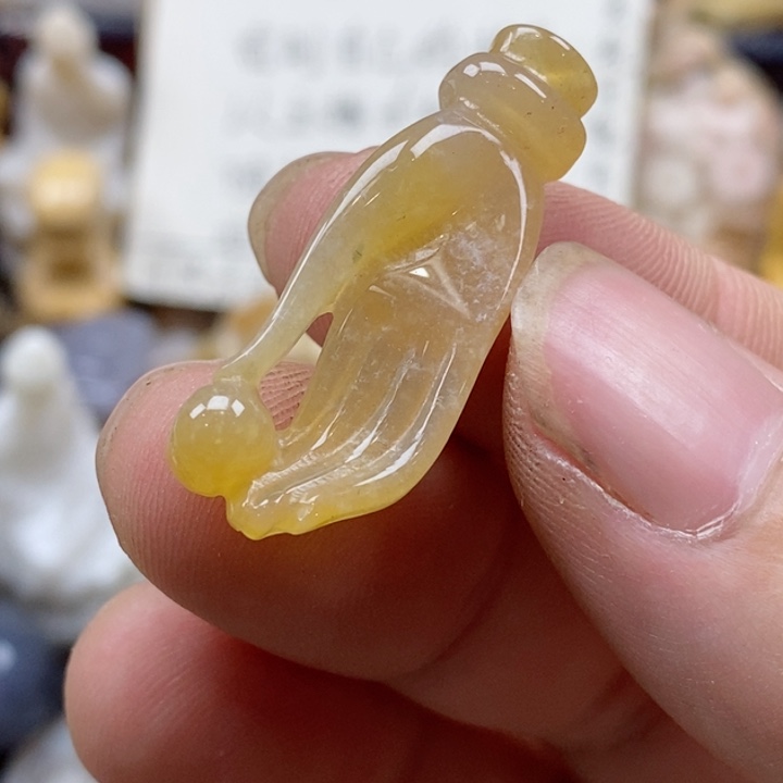 颈饰未镶嵌硅化珊瑚（珊瑚玉）