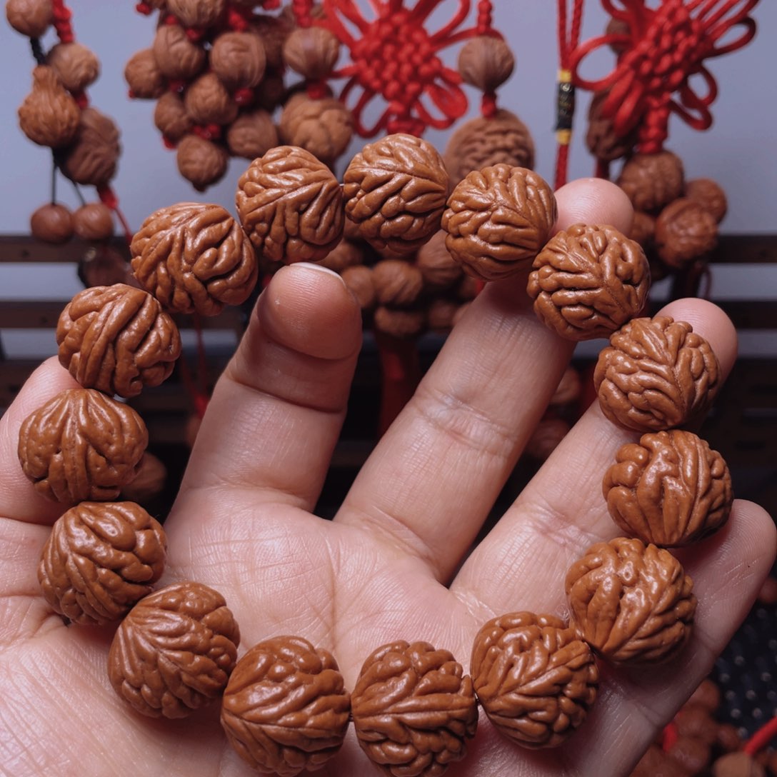 木质类龙纹桃枭手串