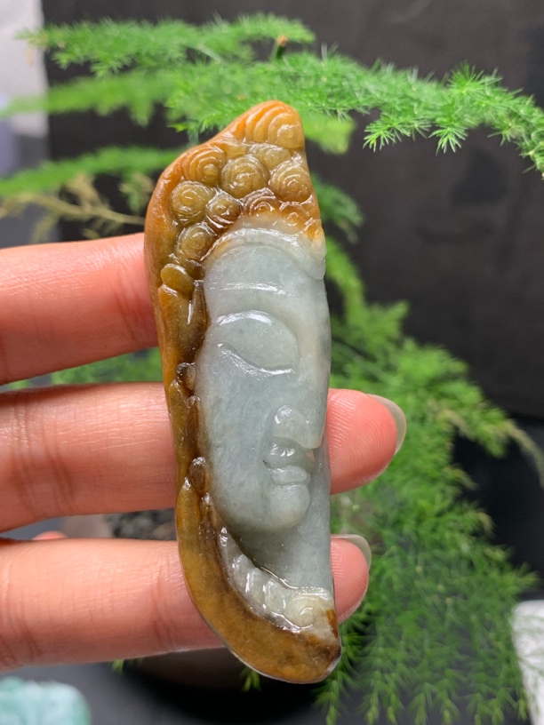 天然缅甸翡翠俏色观音头