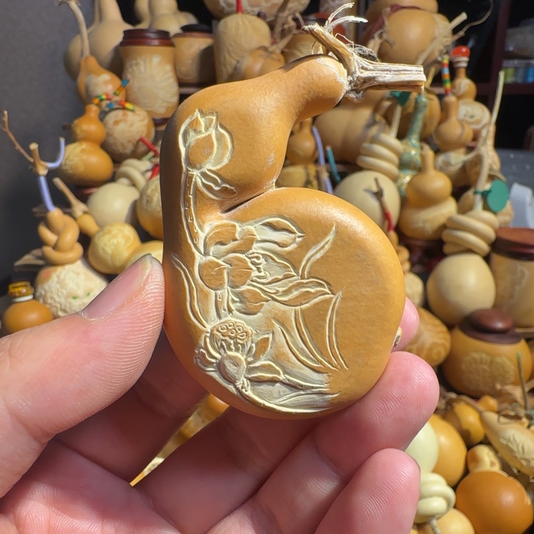 有机玻璃贴肚蚂蚁荷花雕刻