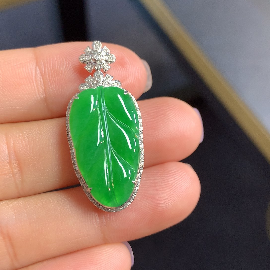 翡翠吊坠(不含链)18K金镶嵌