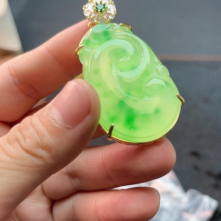 翡翠颈饰未镶嵌啊啊