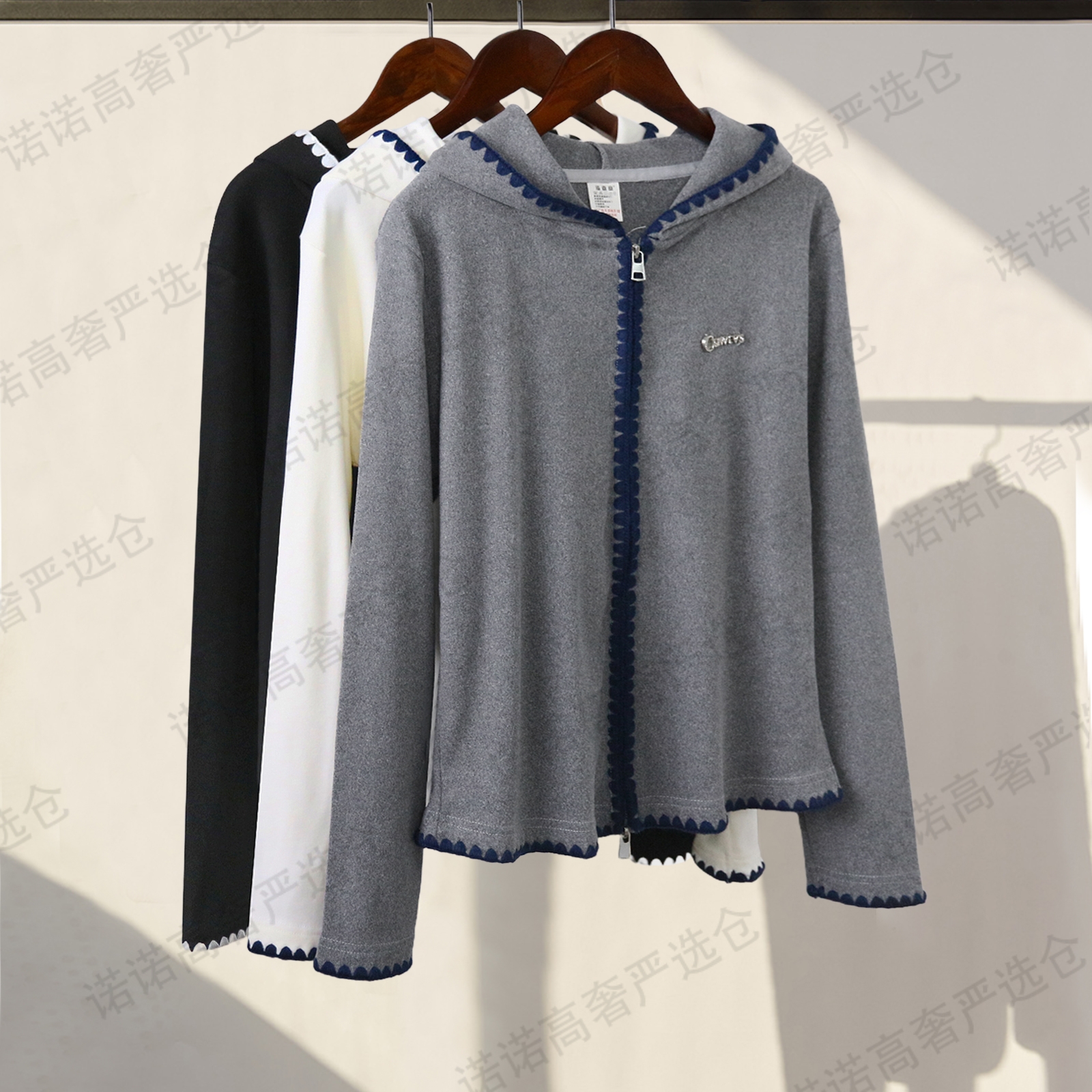 秋冬新款气质运动打底衫女拼接设计感时尚休闲贝壳绣拉链外套2025